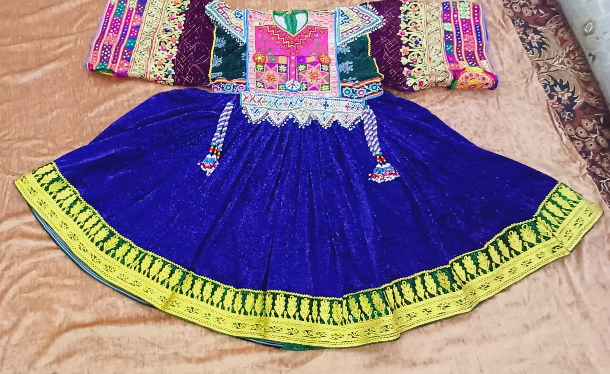 Afghanische Frauen handgewebte Kleidung, traditionelles afghanisches Kleid